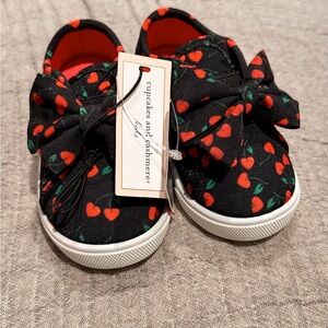 cupcakes & cashmere Kids Cherry Bow Sneakers - Black and Red